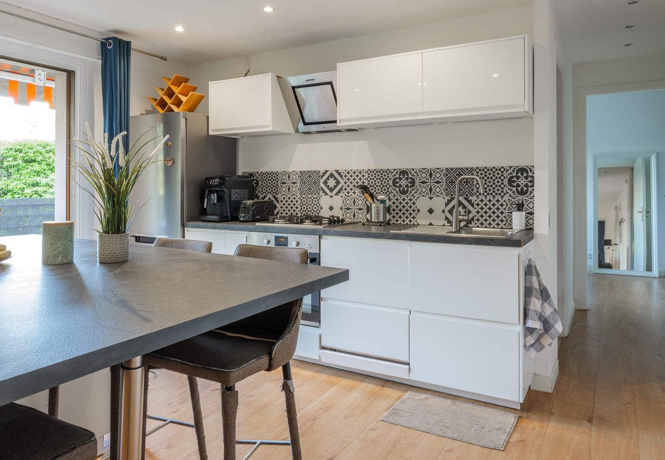 Apartment in Nice - Comfortable Apartment with large sunny terrace