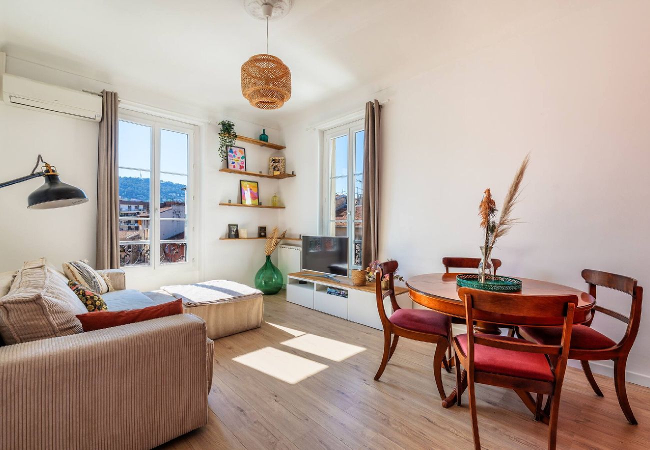 Apartment in Nice - 3 pièces lumineux avec balcon au cœur de la ville 