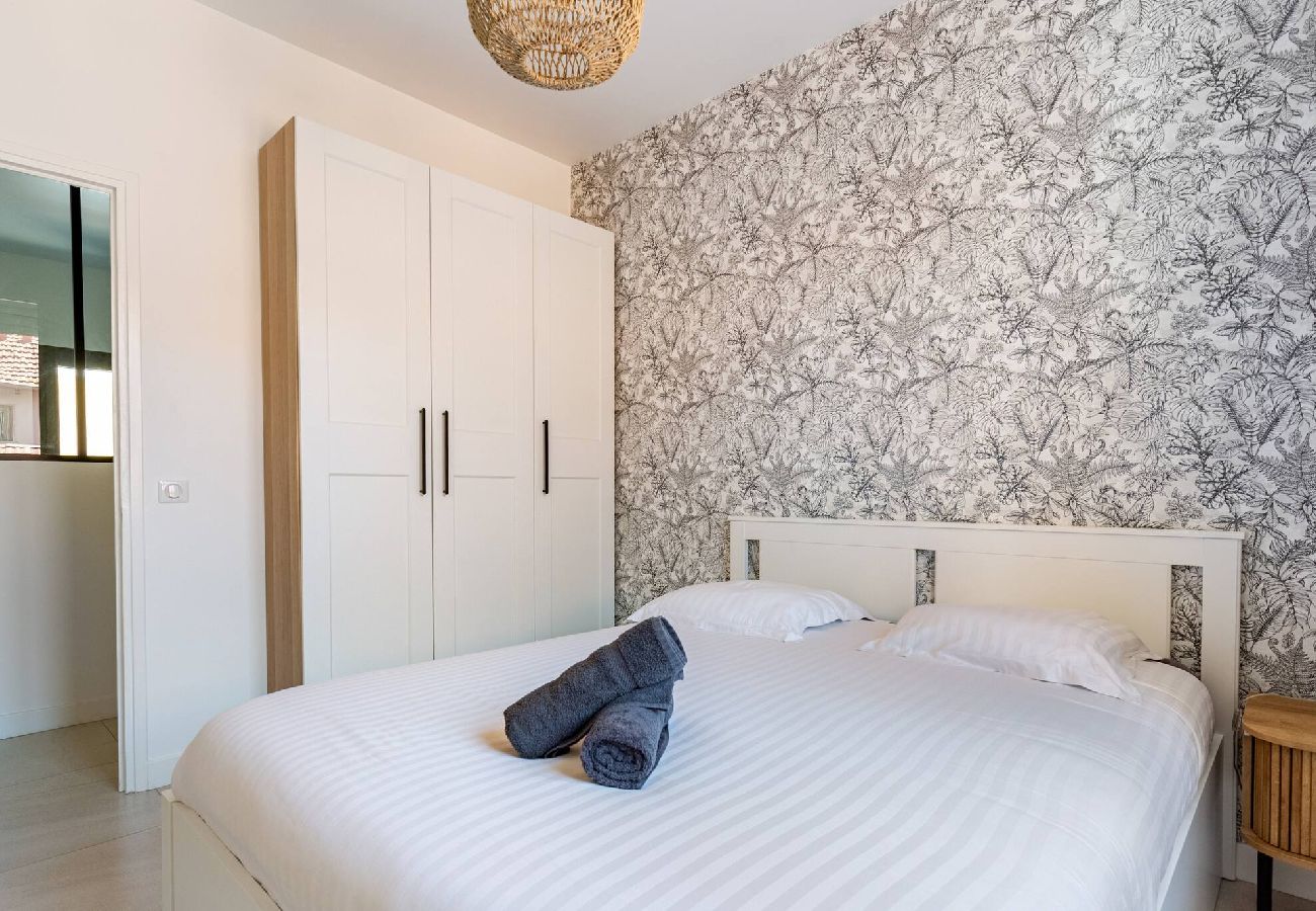 Apartment in Cagnes-sur-Mer - Maison de ville proche plage et gare 