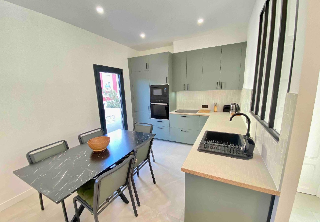Apartment in Cagnes-sur-Mer - Maison de ville proche plage et gare 