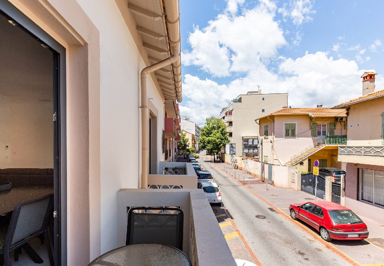 Apartment in Cagnes-sur-Mer - Maison de ville proche plage et gare 