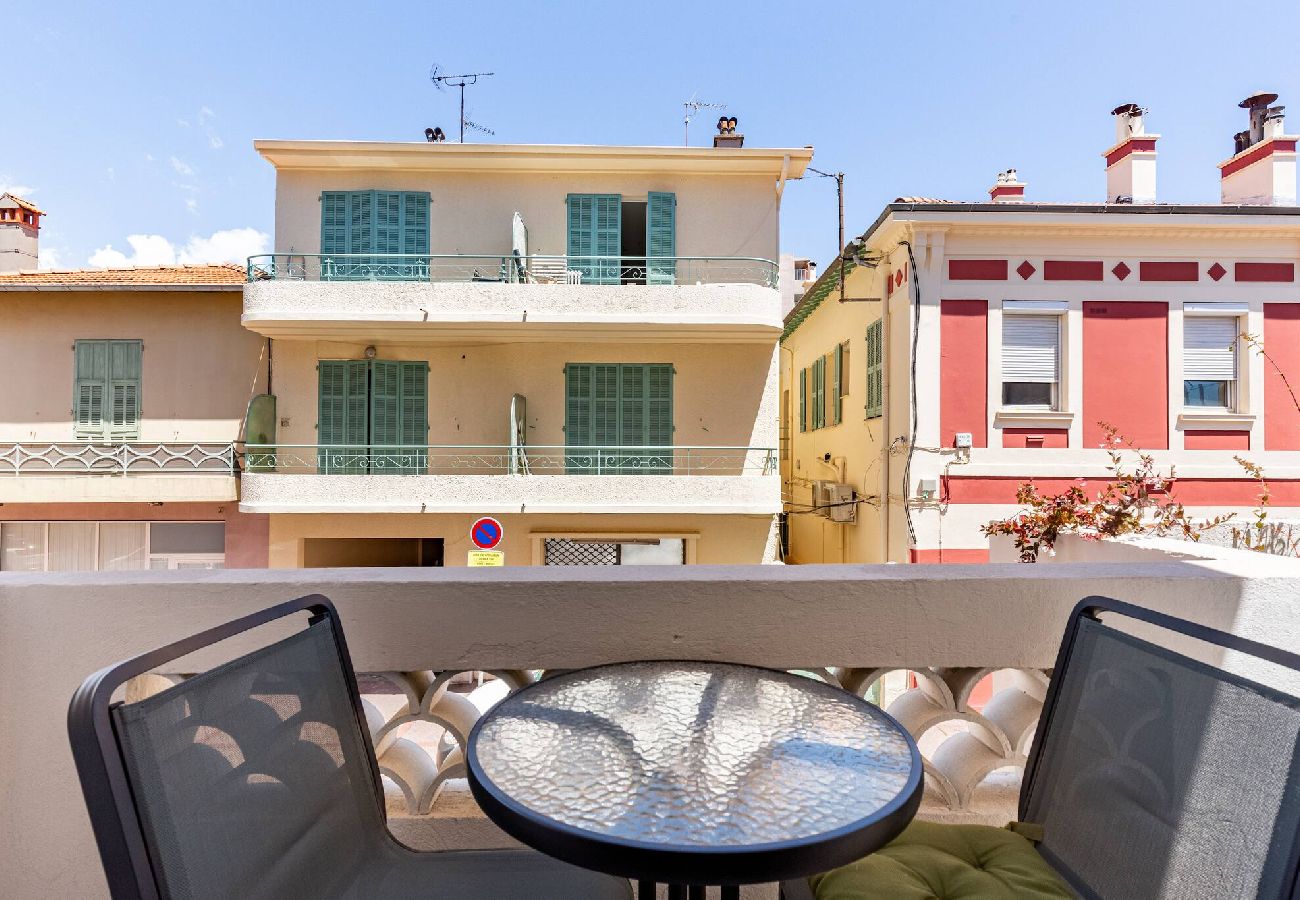 Apartment in Cagnes-sur-Mer - Maison de ville proche plage et gare 