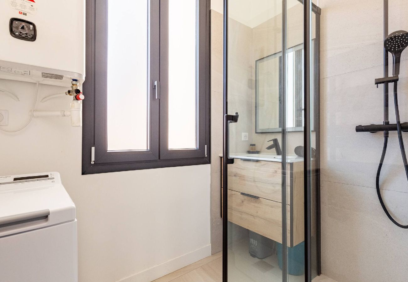 Apartment in Cagnes-sur-Mer - Maison de ville proche plage et gare 