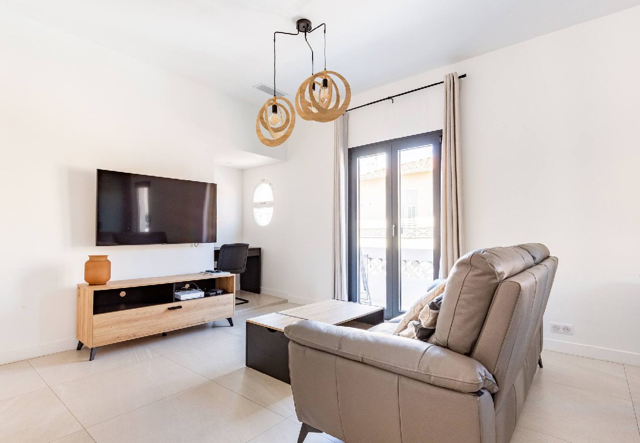 Apartment in Cagnes-sur-Mer - Maison de ville proche plage et gare 