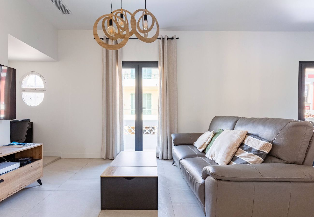 Apartment in Cagnes-sur-Mer - Maison de ville proche plage et gare 