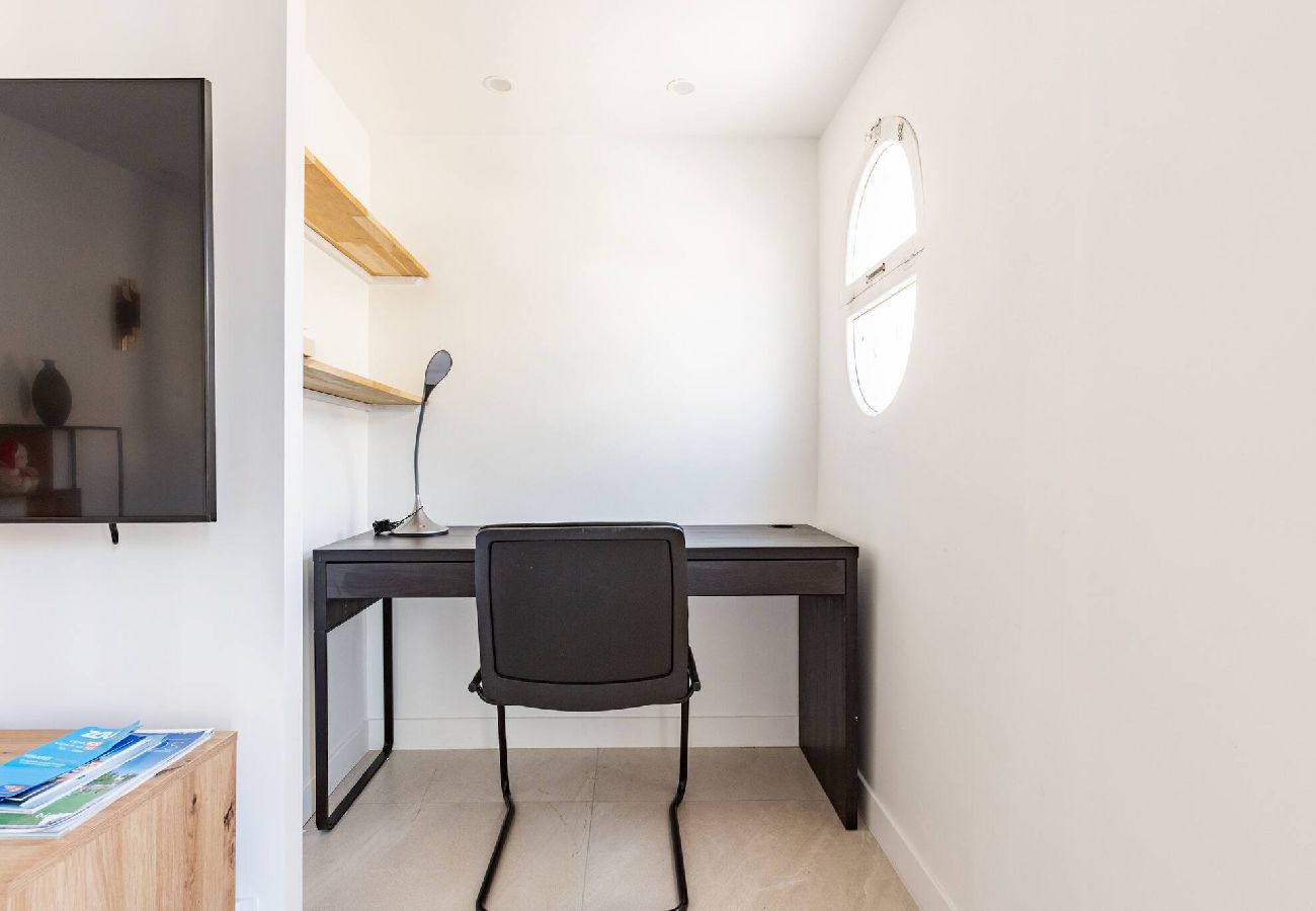 Apartment in Cagnes-sur-Mer - Maison de ville proche plage et gare 