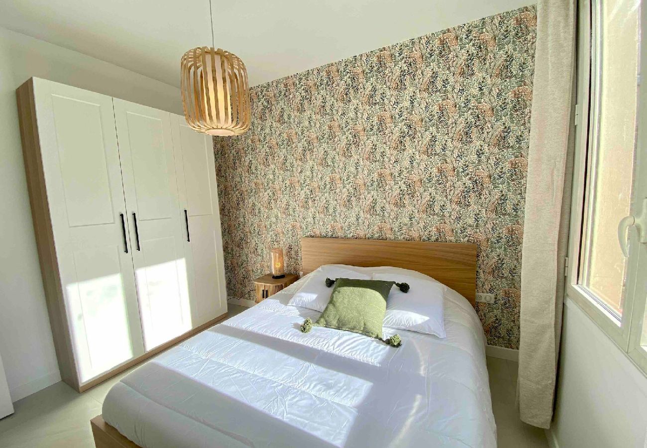 Apartment in Cagnes-sur-Mer - Maison de ville proche plage et gare 