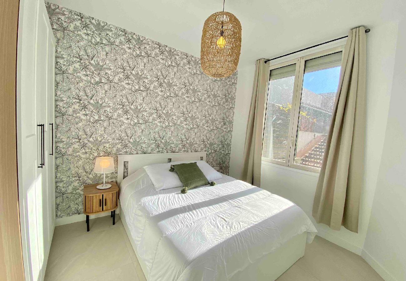 Apartment in Cagnes-sur-Mer - Maison de ville proche plage et gare 