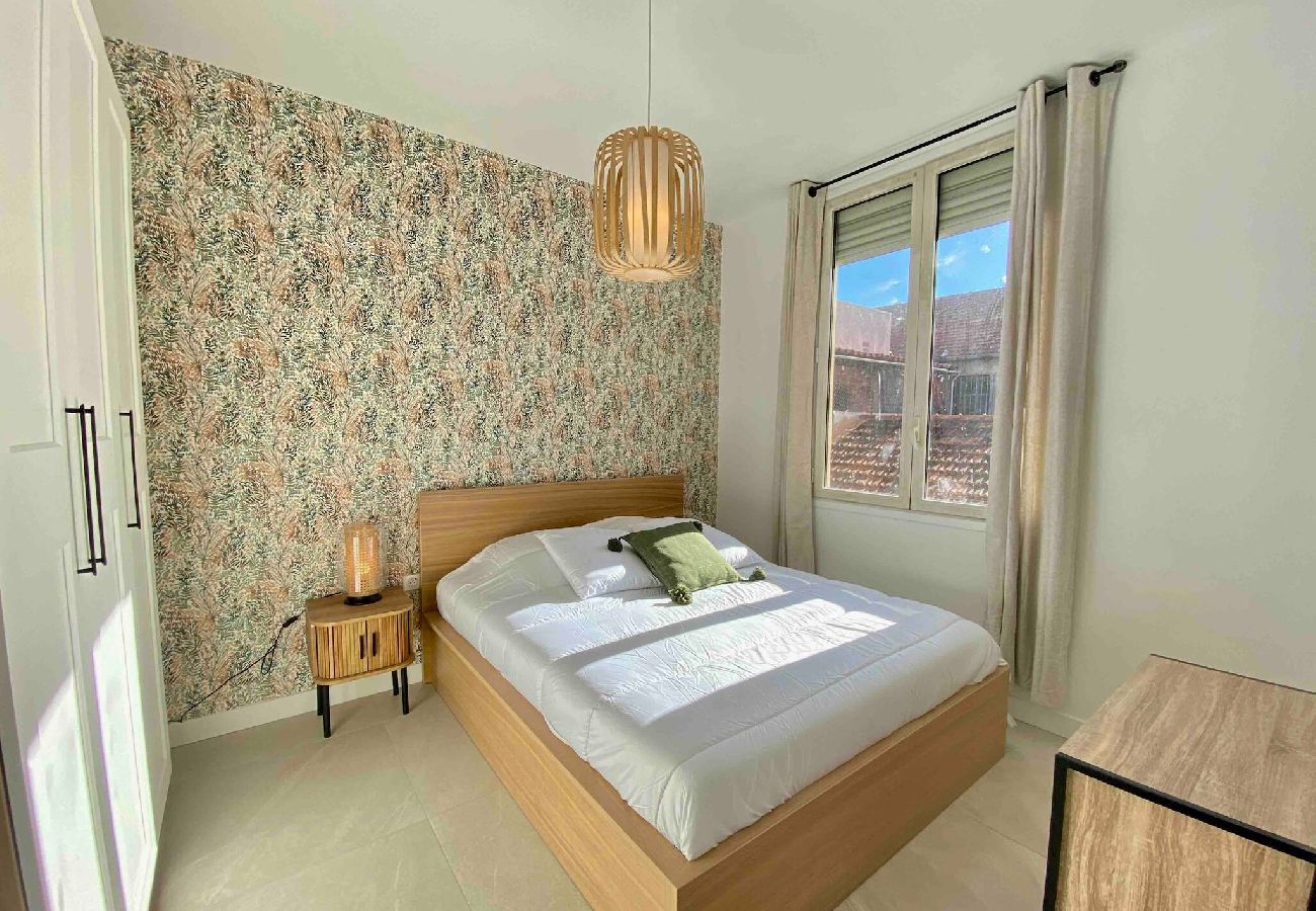 Apartment in Cagnes-sur-Mer - Maison de ville proche plage et gare 