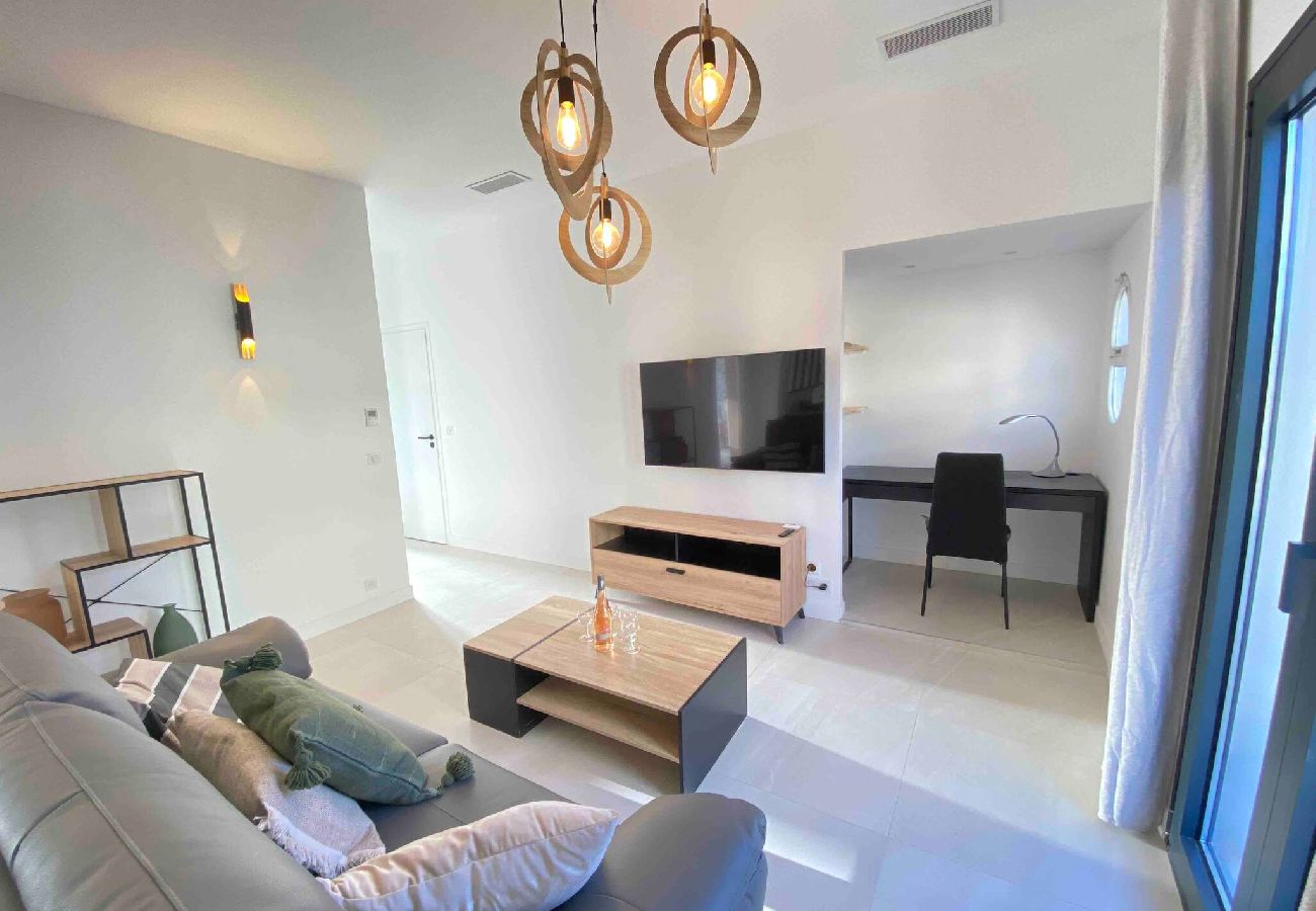 Apartment in Cagnes-sur-Mer - Maison de ville proche plage et gare 