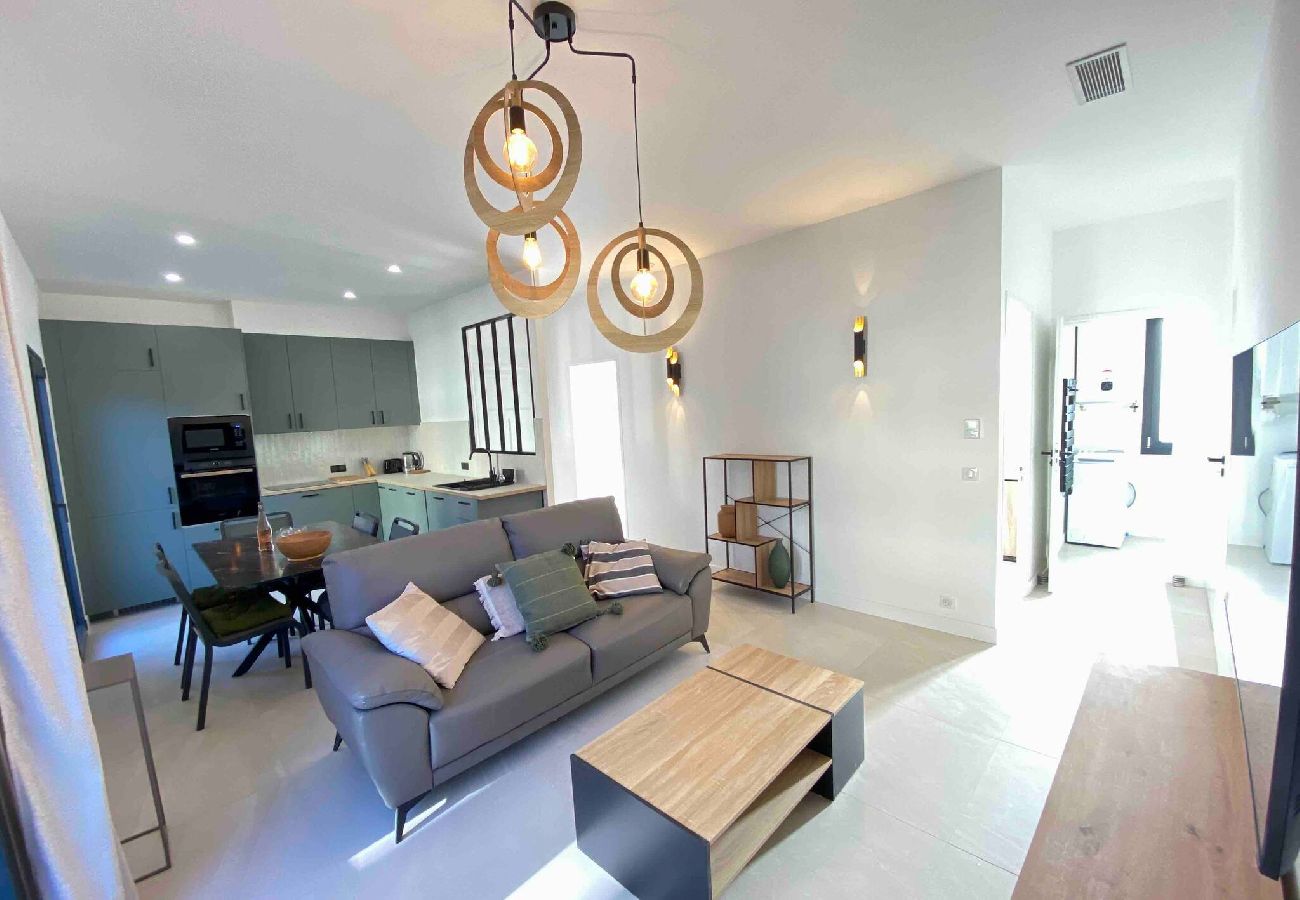 Apartment in Cagnes-sur-Mer - Maison de ville proche plage et gare 