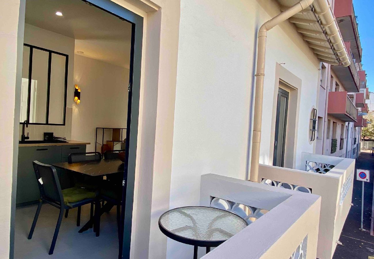 Apartment in Cagnes-sur-Mer - Maison de ville proche plage et gare 