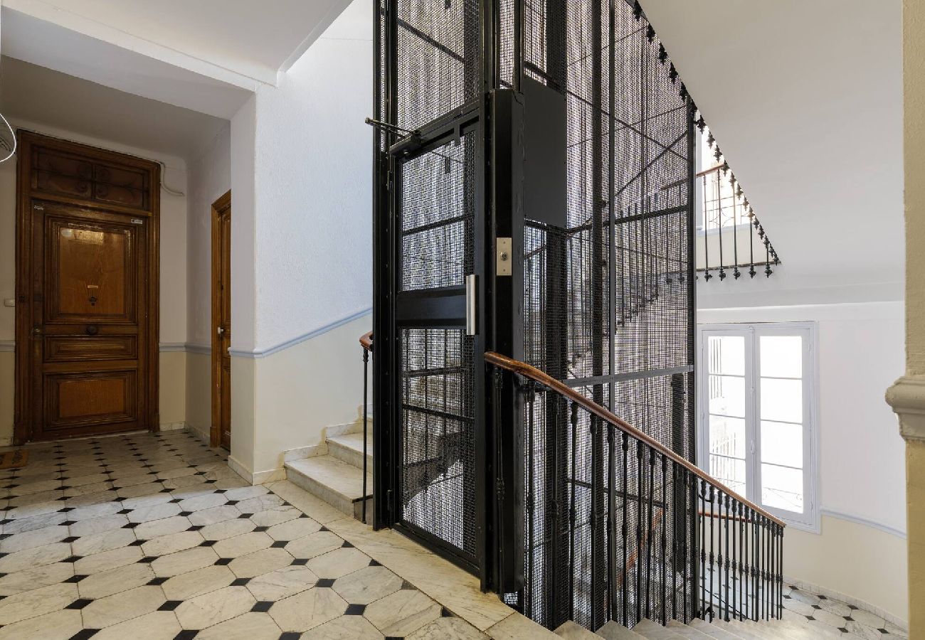Apartment in Nice - Élégant et lumineux 3 pièces avenue Jean Médecin 
