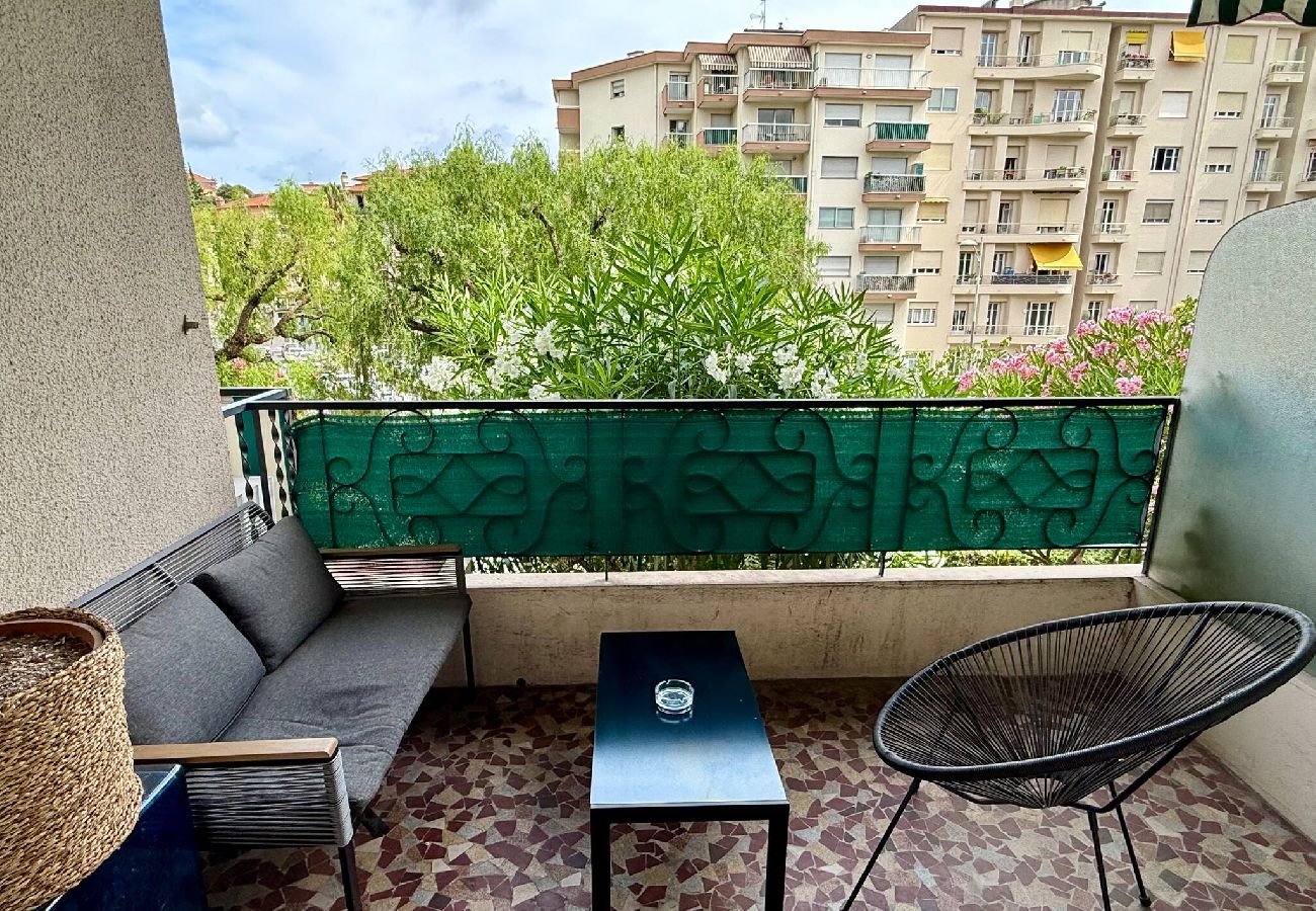 Apartment in Nice - Havre de paix avec terrasse ensoleillée à Nice 