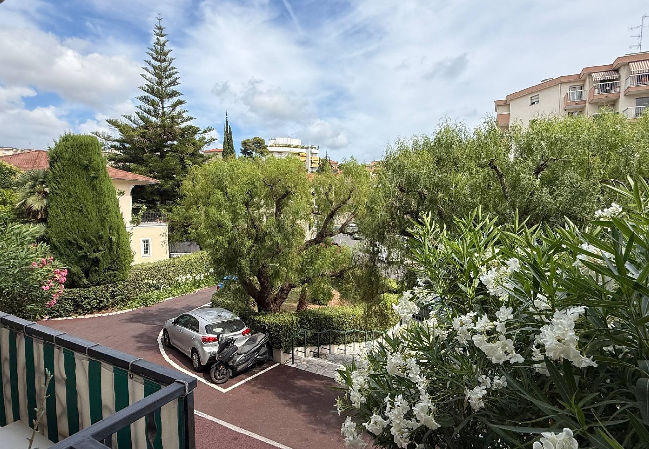 Apartment in Nice - Havre de paix avec terrasse ensoleillée à Nice 