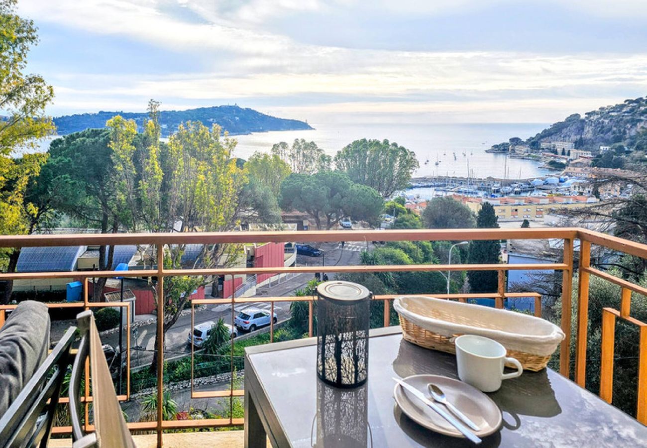 Apartment in Villefranche-sur-Mer - Beau 2 pièces avec vue imprenable sur la rade 