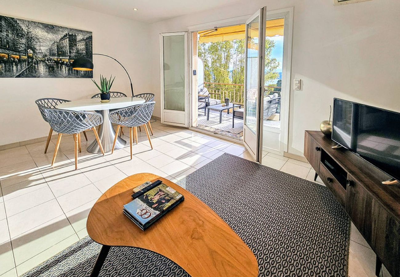Apartment in Villefranche-sur-Mer - Beau 2 pièces avec vue imprenable sur la rade 