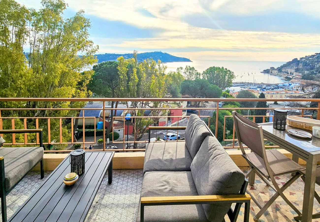 Apartment in Villefranche-sur-Mer - Beau 2 pièces avec vue imprenable sur la rade 