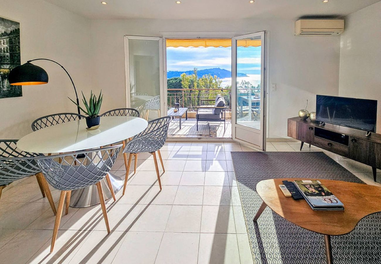Apartment in Villefranche-sur-Mer - Beau 2 pièces avec vue imprenable sur la rade 