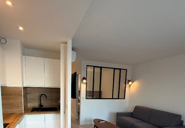  à Cannes - Bel appartement rénové en front de mer + parking 