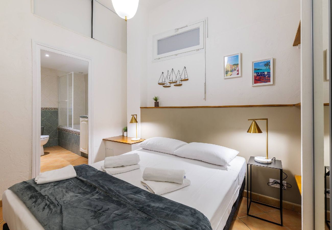 Appartement à Nice - Charmant 3 pièces place Rossetti 